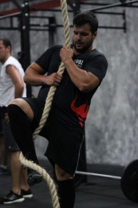 "Quando me perguntam sobre os riscos de lesão na prática do CrossFit, também costumo lembrar que todo e qualquer esporte que envolve técnica apurada, velocidade e variação de movimentos com o corpo pode acarretar lesões."